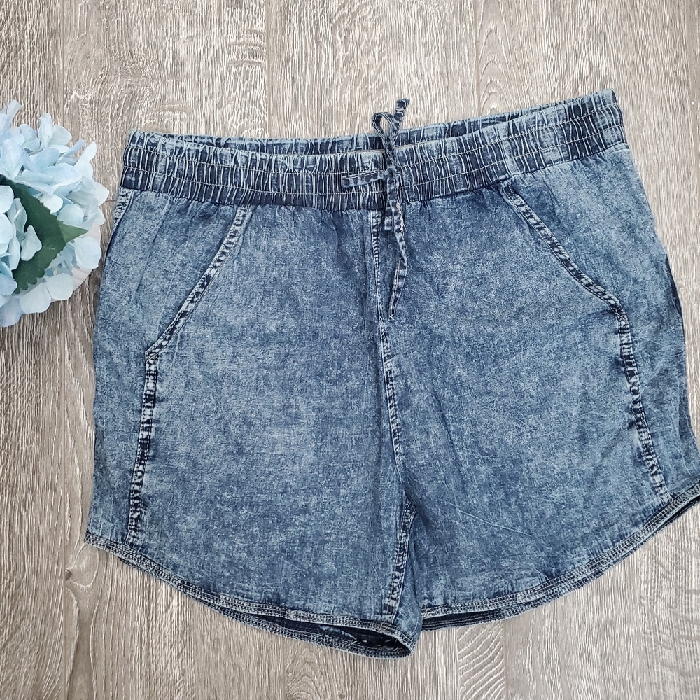 Plus Size Cotton Blend Denim Chambray Acid Wash Pull-on Drawstring Shorts 1X